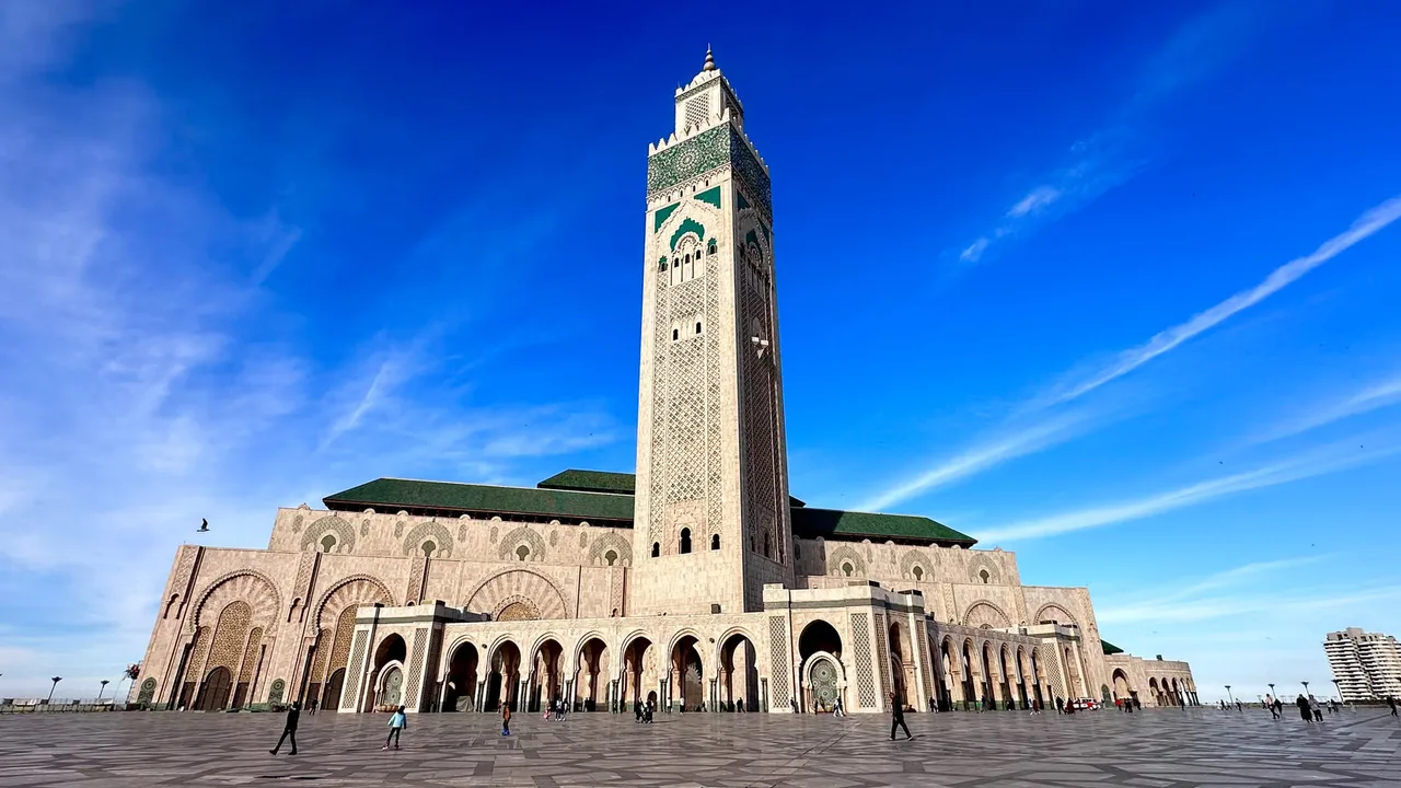 مسجد الحسن الثاني ومئذنته في الدار البيضاء بالمغرب