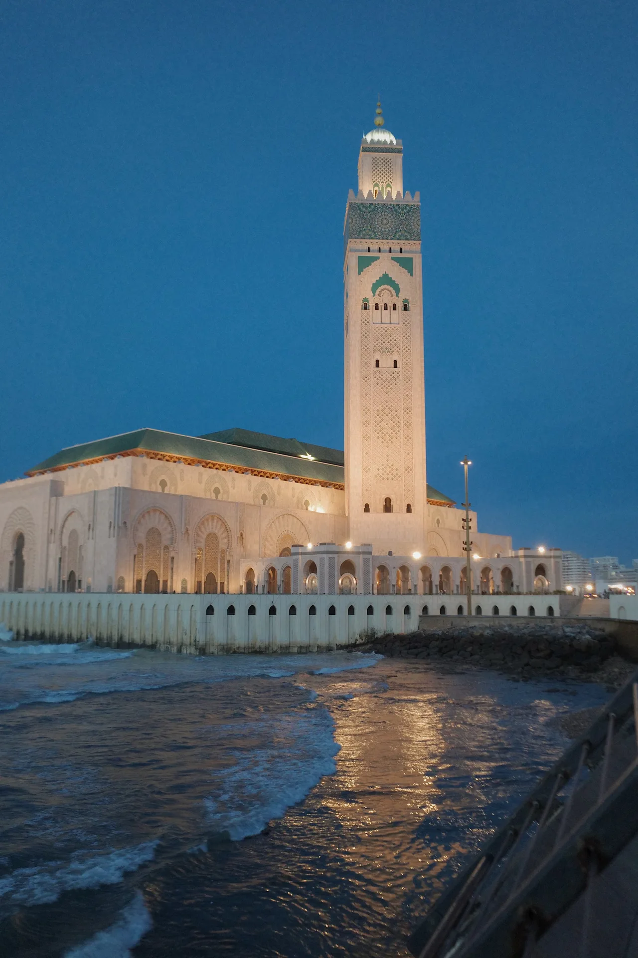 مئذنة مسجد الحسن الثاني في الدار البيضاء بالمغرب